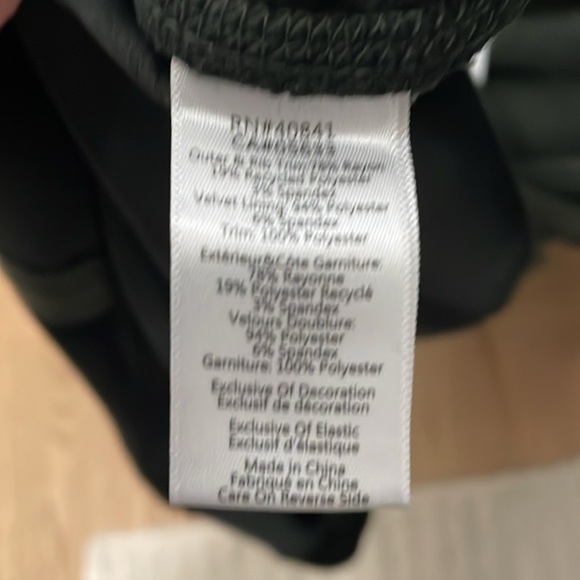 Aventura Women’s Full Zip Forest Green Jacket.  Mid length. Lightweight yet warm - Picture 5 of 7